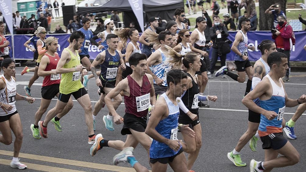 La prueba de los 21k coincidió en su recorrido con la competencia principal. Foto: Leo Vaca