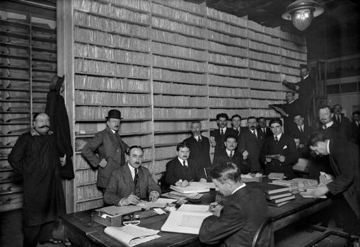 Servicio de seguimiento a extranjeros en París, 1930