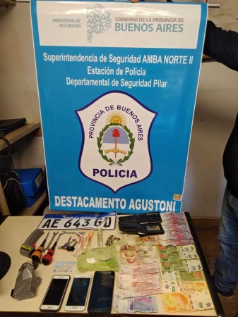 Se secuestraron tres telfono celulares destornilladores varios envoltorios de cocana