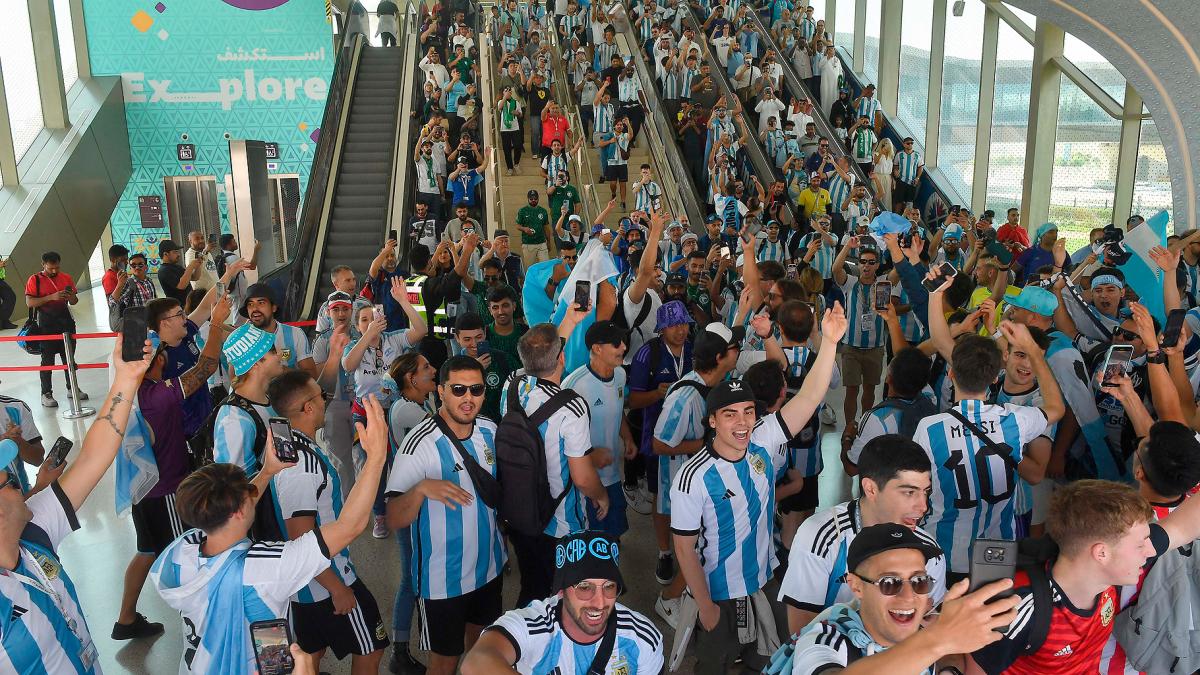 Los hinchas argentinos partirn todos juntos rumbo al estadio Foto Maximiliano Luna