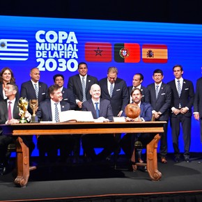 Conmebol: nueva acta del Mundial 2030 y condecoración a Infantino